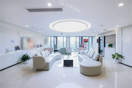 杭州太学眼科门诊部候诊区沙发