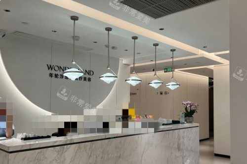 假体隆胸术后示意图