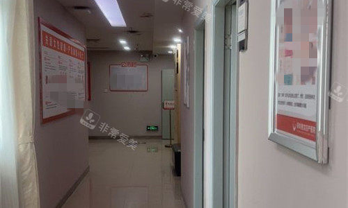 深圳港龙妇产医院走廊图