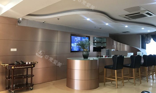 成都美辰星耀医美整形医院的大厅环境