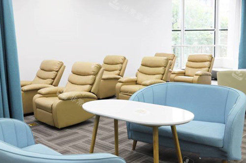 成都佰视佳眼科内部培训室环境