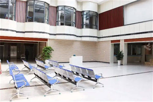 成都华厦眼科候诊区环境