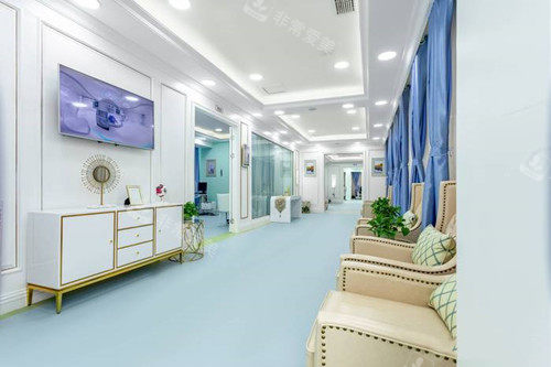 成都佰视佳眼科过道休息区环境