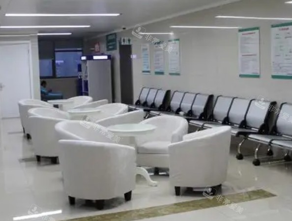 河南中医药一附院休息区 河南中医药一附院休息区