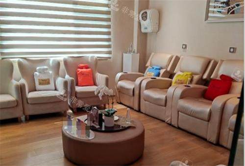 北京艺星医疗美容医院休息区环境