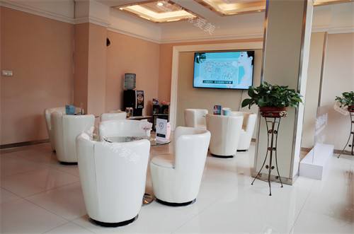 乌鲁木齐王共礼整形休息区