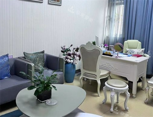 西宁润美整形医生诊室