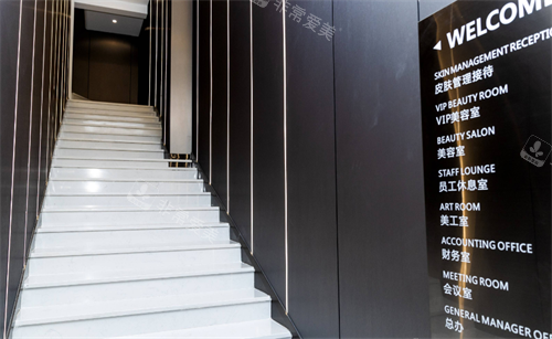 东莞熹熹医美楼梯间
