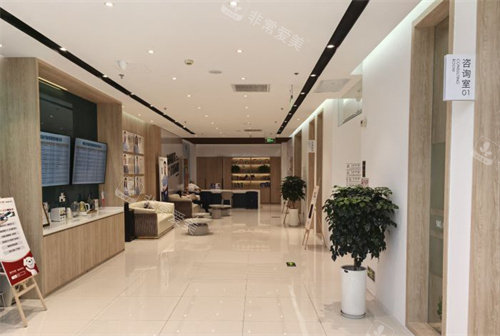 北京维乐口腔通州店走廊环境