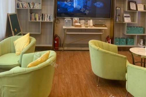 长沙鹏爱口腔等待区