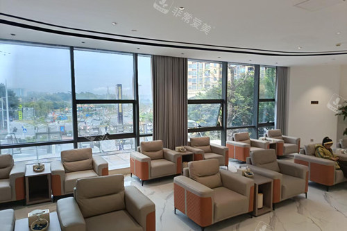 清远中泰口腔等候区图