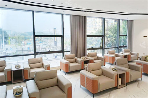 清远中泰口腔等候区