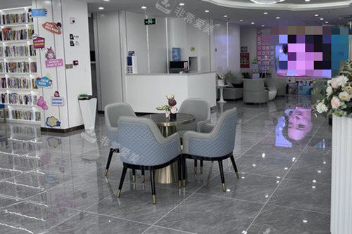 兰州维多丽亚整形医院大厅休息等待区环境