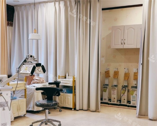 北京京城皮肤医院仪器操作室画家