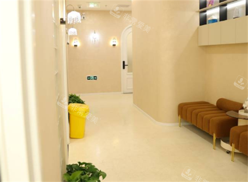 北京京城皮肤医院走廊