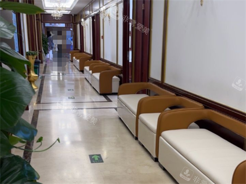 北京京城皮肤医院走廊一角
