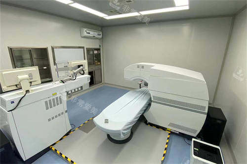 南通江河泽明眼科医院手术室环境图