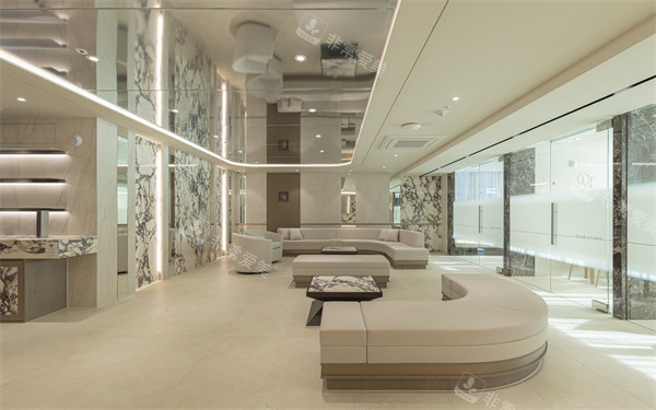 韩国DIAR皮肤科等待区环境图示