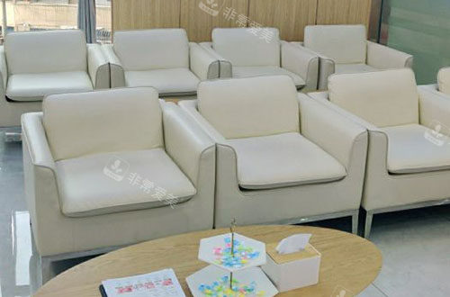 重庆德贝口腔看牙等候区