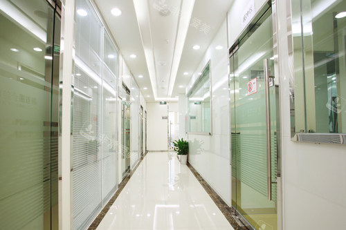 重庆拜博口腔永川店走廊图