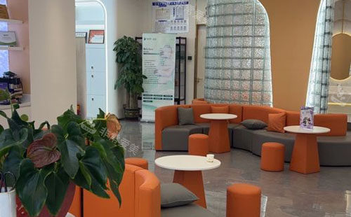 广州青颜医疗美容大厅休息区
