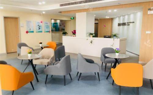 湛江爱尔奥理德眼科医院接待区