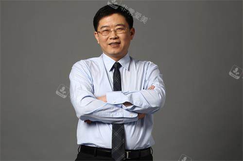北京沃尔医疗美容医院刘彦军医生照片