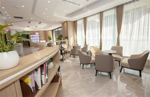 广州中家医家庭医生医疗美容1楼等候区