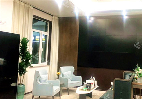 北京加减美整形医院地铁几号线能到？地铁7号线到广安门内站下车，从A口出站后步行约500米就能到医院！