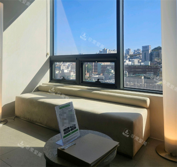 韓國弘大凱特皮膚科等待區(qū)環(huán)境