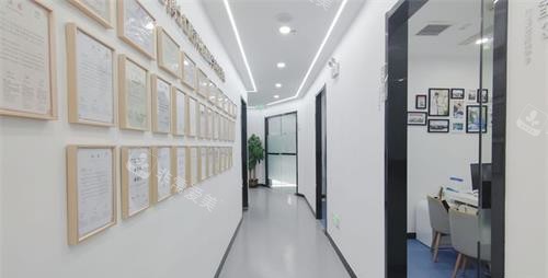 山东济南联合博士口腔门诊部走廊