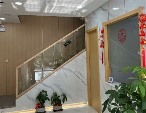 濟(jì)南時(shí)光整形樓梯環(huán)境