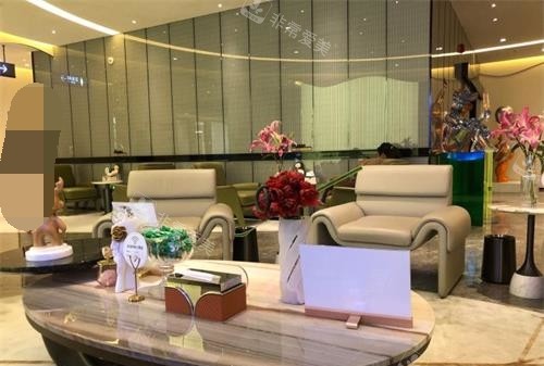 云南昆明韩辰医疗美容医院等候区