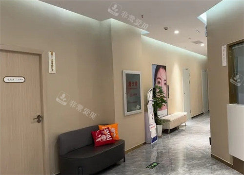 武汉光泽皇后医疗美容医院走廊环境