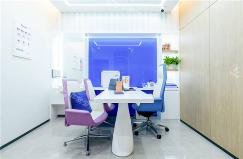 乌鲁木齐雍禾植发医生办公室