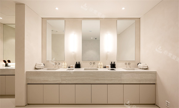 韩国弘大罗薇皮肤科靠...