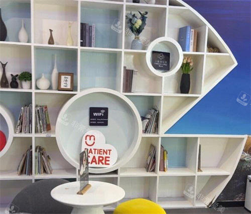 佛山鼎植口腔大厅一角