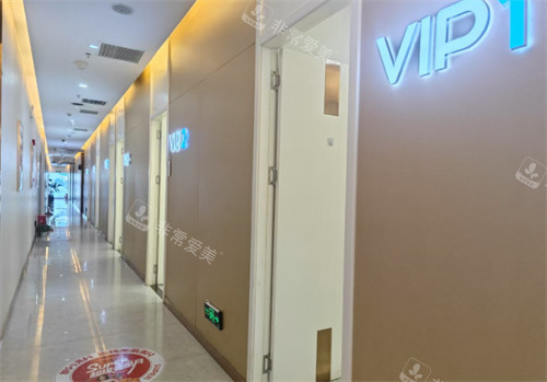 郑州蕾娜斯医疗美容医院楼道