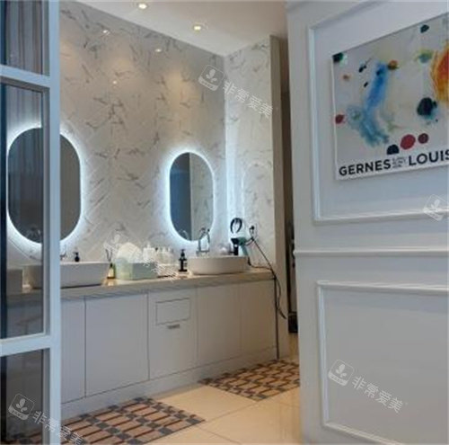 鹿美人皮肤科洗漱区