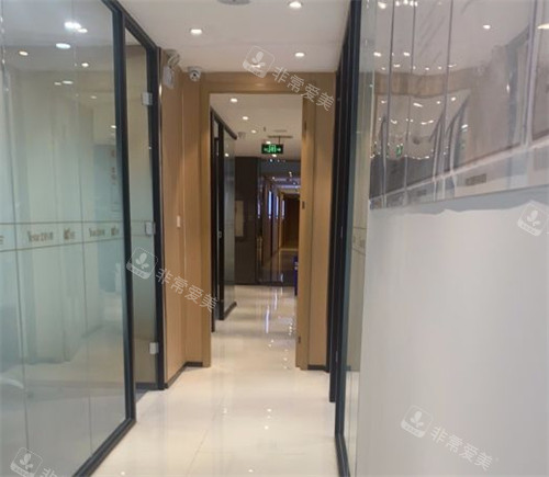 济南艺星整形的走廊图片