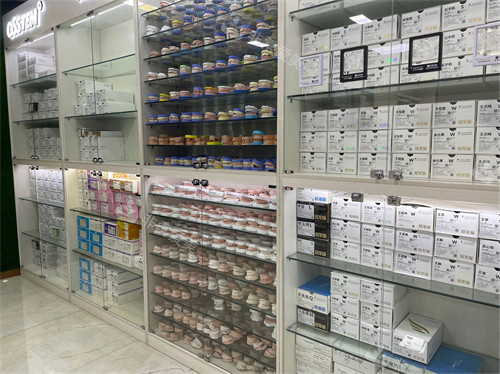 太原众植齿科医院总院牙套及牙齿模型展示柜