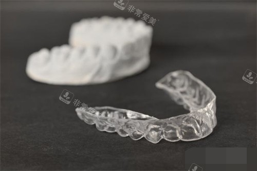 牙齿矫正透明保持器及牙齿模型图