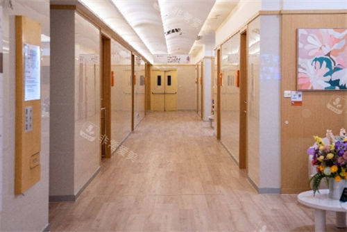 上海仁爱整形医院大厅走廊