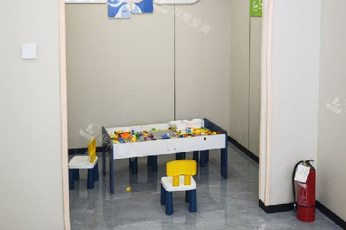 鹰潭方正口腔儿牙候诊区