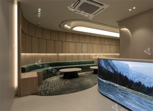 韓國greeny皮膚科醫(yī)院候診區(qū) 韓國greeny皮膚科醫(yī)院候診區(qū)