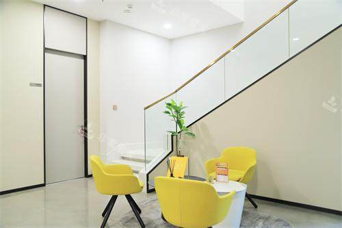 成都怡脂整形医院一楼休息区 成都怡脂整形医院一楼休息区