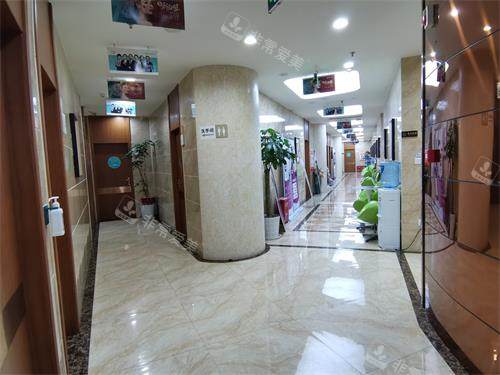 重重庆军美整形医院的大厅环境