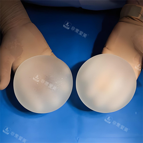隆胸手术硅胶假体图 隆胸手术硅胶假体图