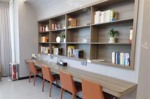 青岛优诺口腔等候区