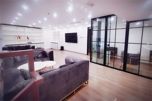 天津南开优嘉口腔诊所候诊区